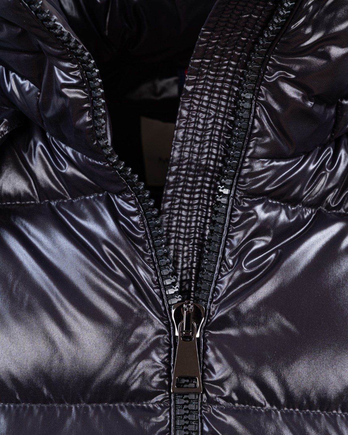 shop MONCLER Sales Giacchetto: Moncler piumino corto "Maire", realizzato in resistente nylon laqué lucido.
Fodera in nylon laqué.
Imbottitura in piuma.
Cappuccio rimovibile con bottoni a pressione.
Chiusura con zip.
Tasche con zip.
Polsi regolabili con bottone a pressione.
Vestibilità ampia.
ESTERNO: 100% Poliammide.
FODERA: 100% Poliammide.
IMBOTTITURA: 90% Piumino, 10% Piuma.
Fabbricato in Serbia.. MAIRE1A00142 68950-999 number 1933432